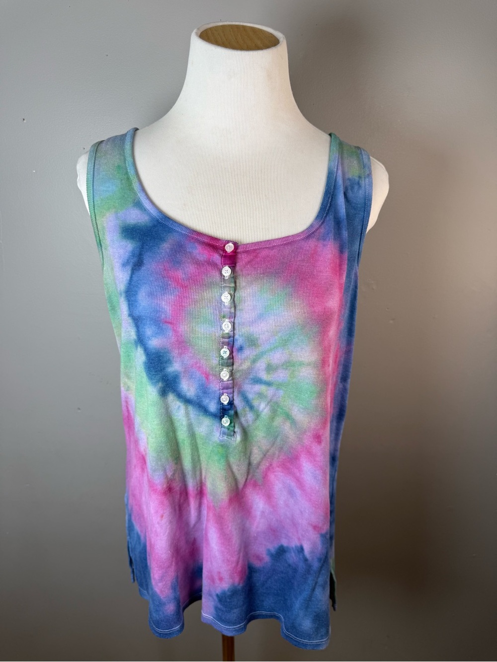 Tie-Dye Scoop Neck Tank Top with Button Placket - Pink/Blue/Green